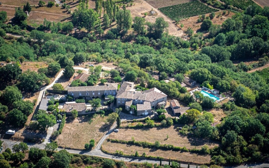 Qu’est ce qu’un Village de gîtes ? Pourquoi avoir choisi notre domaine en Ardèche ?